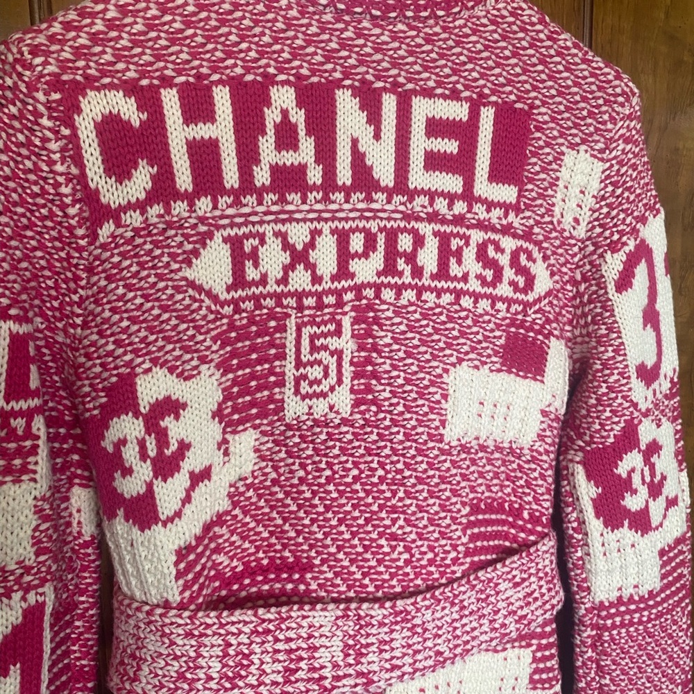 Chanel Express 2020 Pink Cashmere knit belted sweater